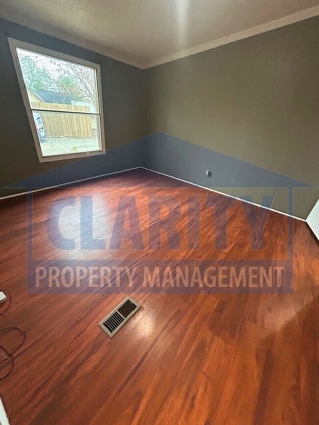 Building Photo - Three bedroom home w/ fenced in yard!