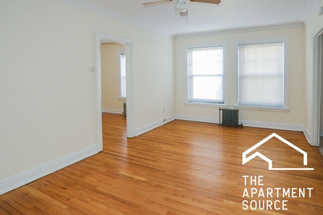 Building Photo - 540 W Briar Pl