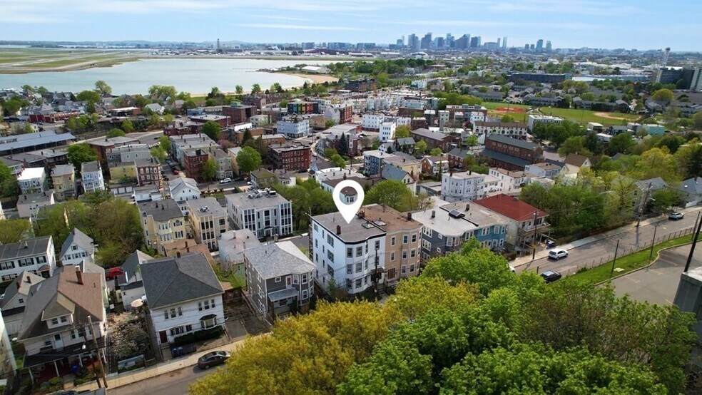 Building Photo - 112 Gladstone St