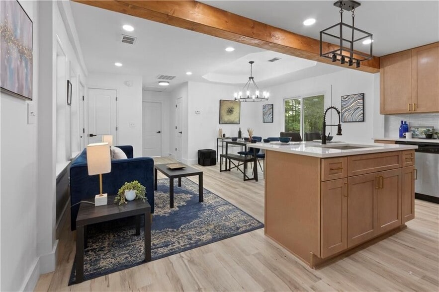 Building Photo - 2014 Fence Rd NE