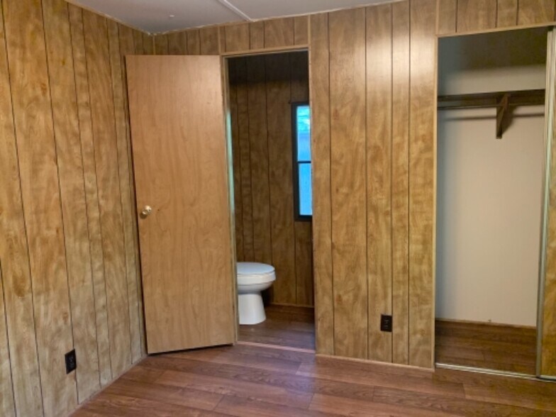 Building Photo - 299 Canal Trce