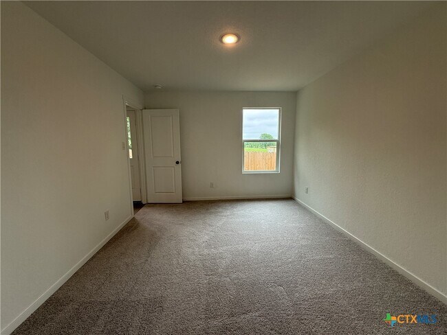 Building Photo - 130 Pastar Fls