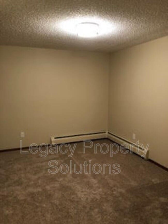 Building Photo - Modern Twin home in North Bismarck – Convenient Location & Comfortable Living!