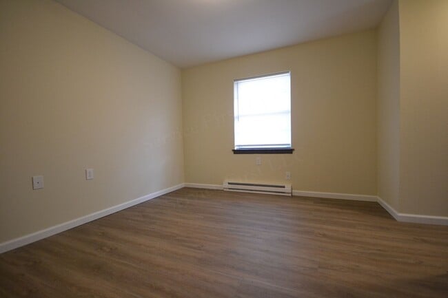 Building Photo - Deepwater Apartments