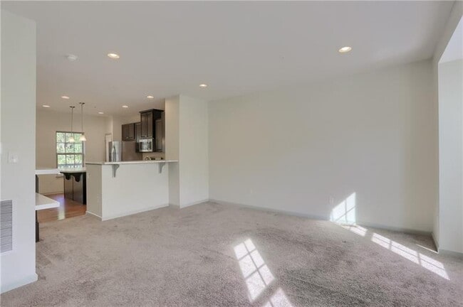 Building Photo - 126 Arbor Trail Dr
