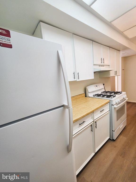 Building Photo - 10244 Prince Pl