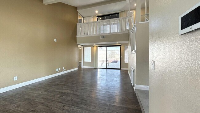 Building Photo - Custom Built 5 Bedroom 3 Bathroom Home in ...