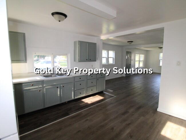Building Photo - 2 BR 2 BA House with 2-Car Garage and Cent...