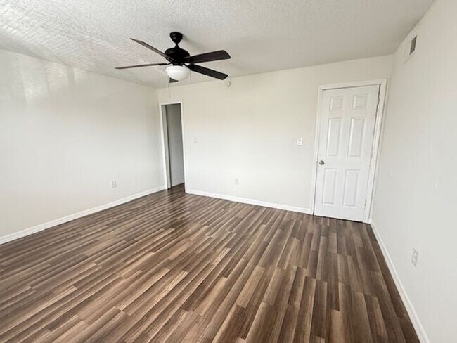 Building Photo - 2/2 Conway Orlando Condo-MOVE IN SPECIAL $200 OF 1ST MONTHS RENT