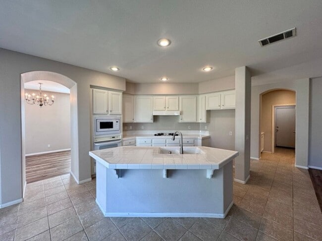 Building Photo - Beautiful 4 bedroom Temecula home sitting ...