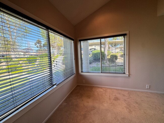 Building Photo - Charming 2 bedroom 2 bath in Tierrasanta!