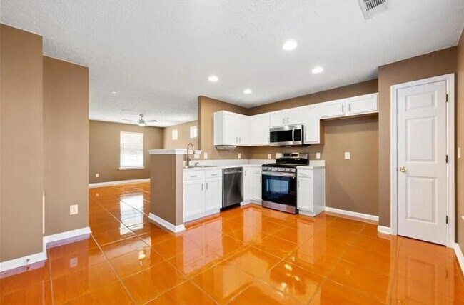 Building Photo - 5215 Sky Ridge Way