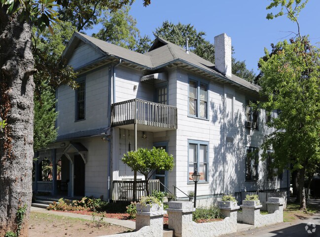 Primary Photo - 3540 E Main St