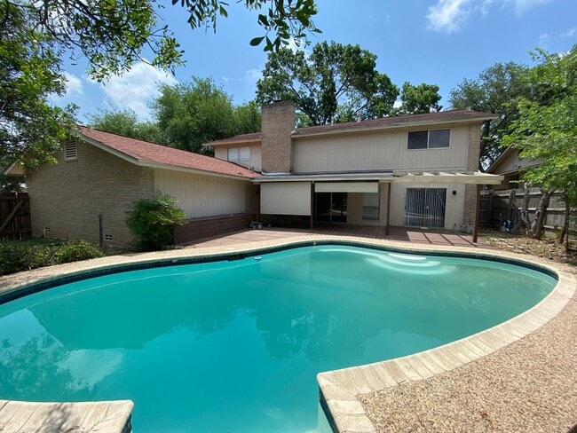 Building Photo - 4 Bedroom Home with Pool!
