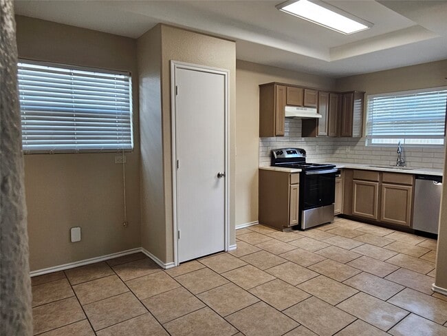 Building Photo - 500 Birch Cluster Ct