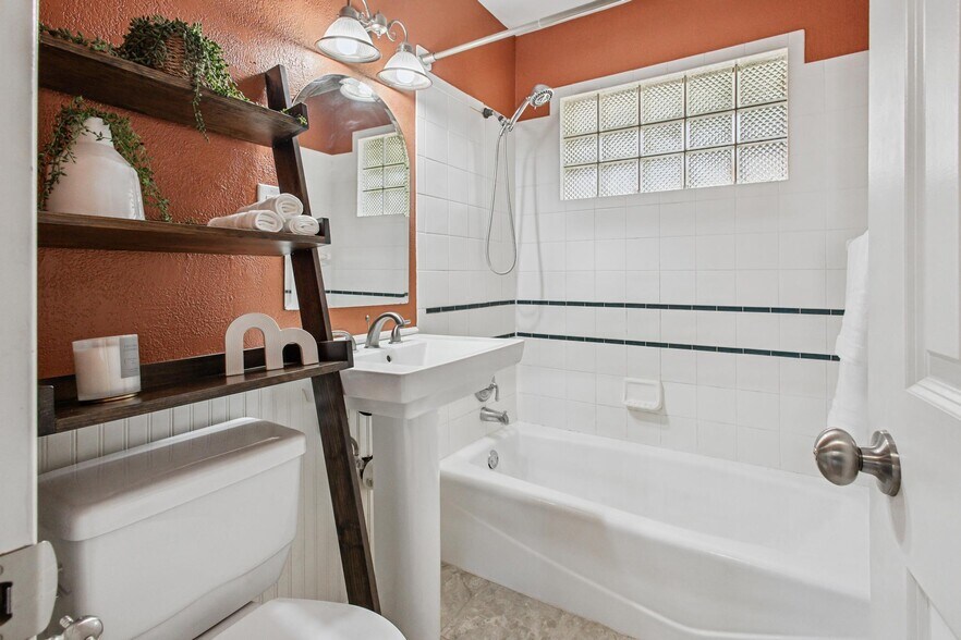 Building Photo - 5800 Moore Lake Dr W