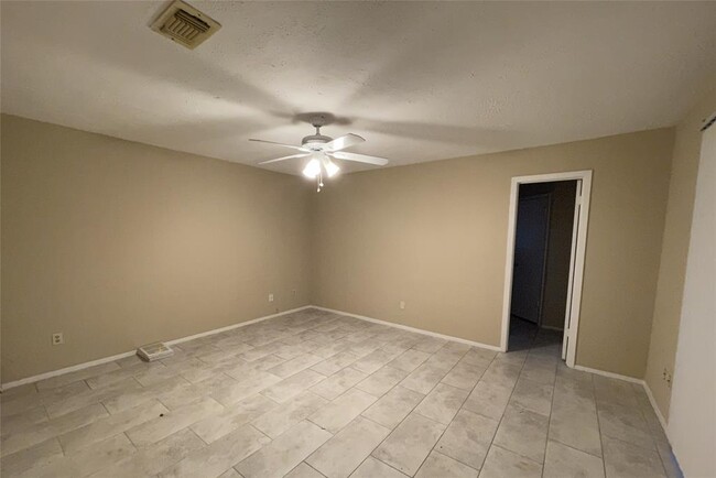 Building Photo - 1103 W Castlewood Ave