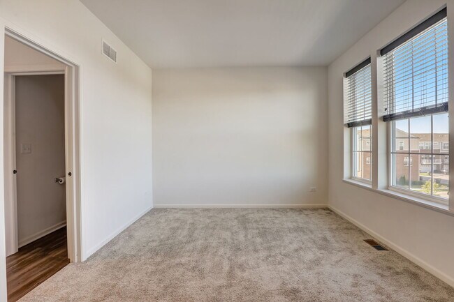 Building Photo - 2924 Reflection Dr