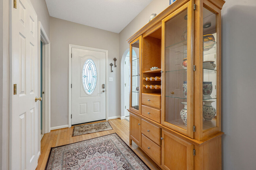 Foyer - 2412 Laurel Falls Ln