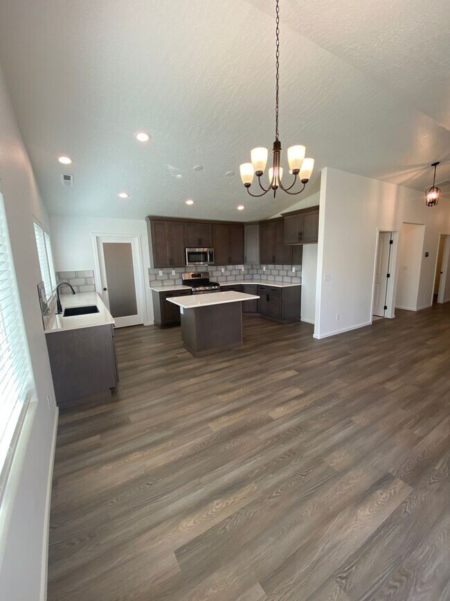 Building Photo - New Construction 3 Bed, 2 Bath House in Sp...