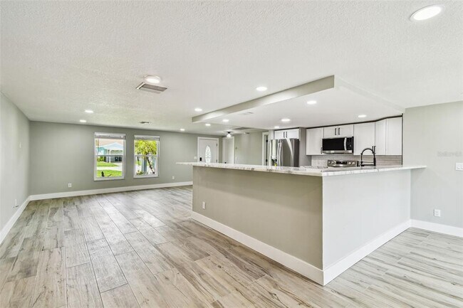 Building Photo - 13909 Berkowitz Ave