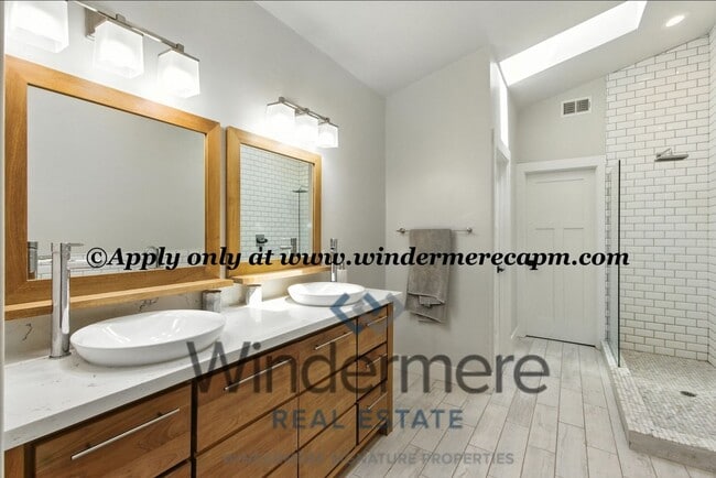 Building Photo - Timeless Modern Luxury 3 bedroom in one of...