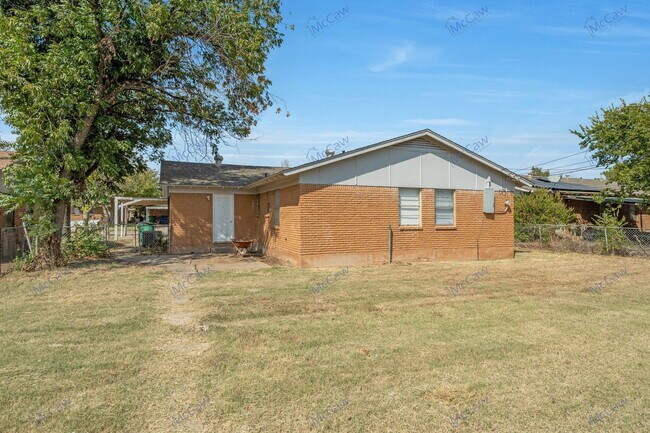Building Photo - 811 Vogel St