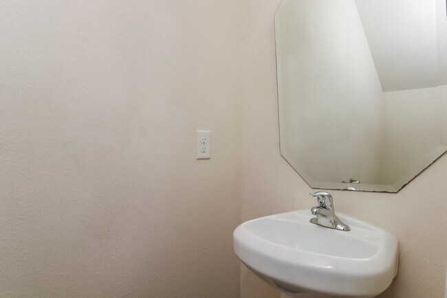 Building Photo - 2124 Boulder Ct