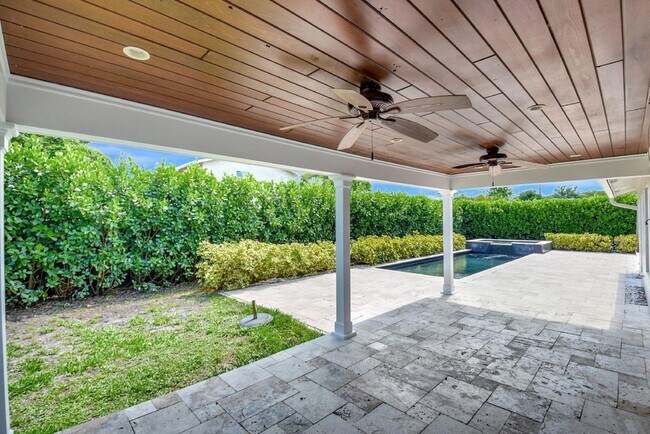 Building Photo - 4610 Pine Tree Dr