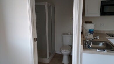 Building Photo - 1 Bedroom, 1 Bath Casita with Private Entrance - Includes Utilities (single woman preferred)