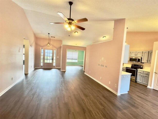 Building Photo - 705 Ridgeland Rd