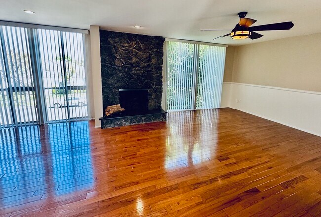 Building Photo - 2714 W Clark Ave