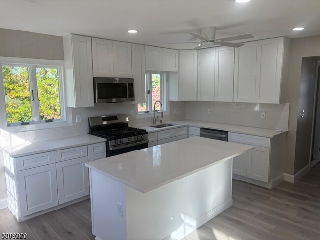Building Photo - 428 Highland Ave