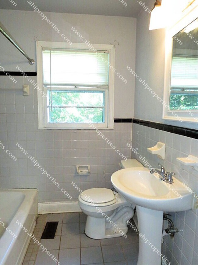 Building Photo - 505 Mastin Lk Rd NW