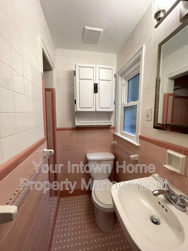 Building Photo - 430 Lynnhaven Dr SW