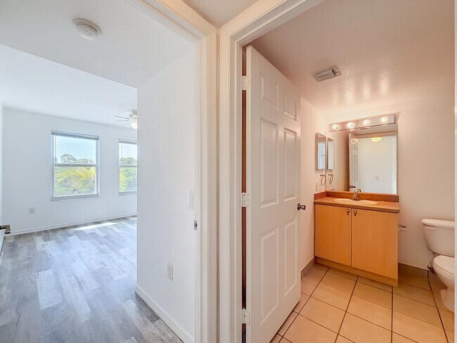 Building Photo - 1119 Villa Cir