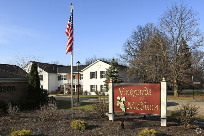 Building Photo - Vineyards of Madison