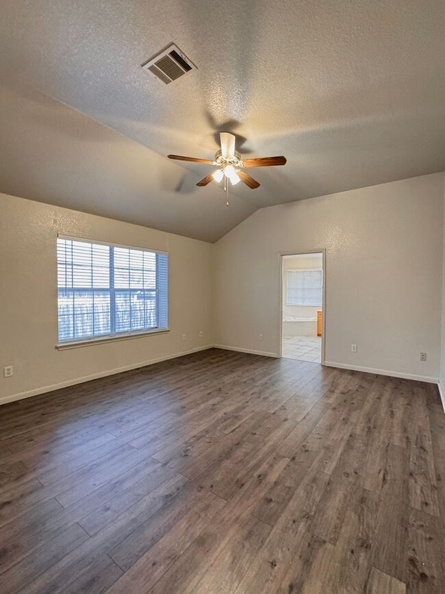 Building Photo - 3 Bedrooms, 2 Bath, 2 Car Garage, with private office conveniently located to multiple Fort Hood ...
