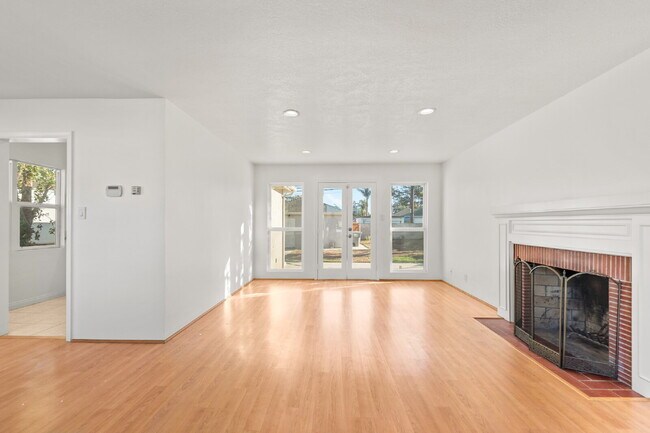 Building Photo - "Charming 2-Bedroom Retreat on Douglas Ave...