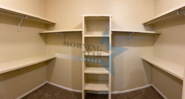 Building Photo - Beautiful 4 bed, 2 bath house move in ready! *military discount offered!