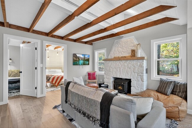 Building Photo - 7 4th Rd