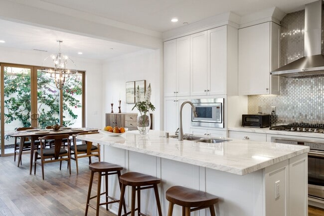 Building Photo - Thoughtfully Renovated 3 Bed, 2.5 Bath Sin...