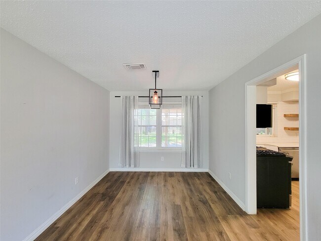 Building Photo - 8123 Sunny Ridge Dr