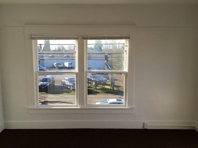 Building Photo - 505 SE Lyon St