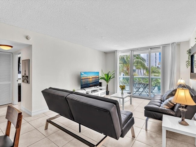Building Photo - 3901 S Ocean Dr