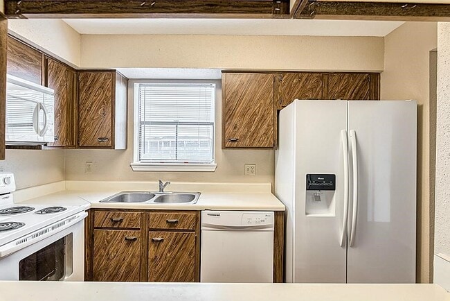 Building Photo - 3130 Walnut Bend Ln
