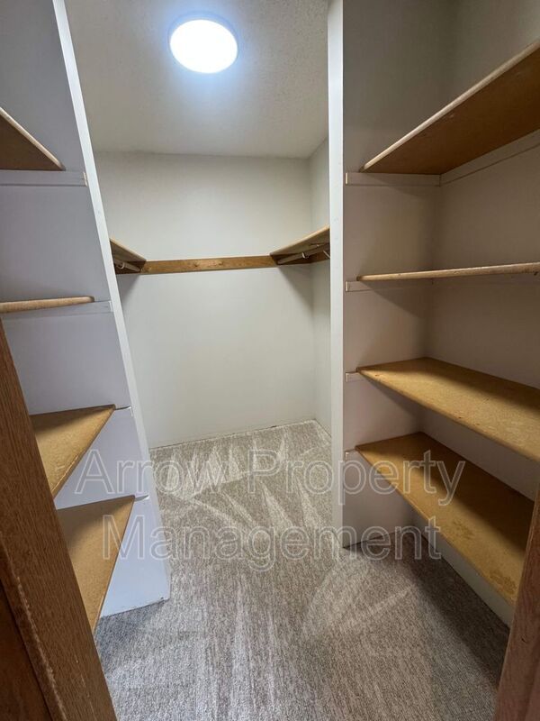 Building Photo - 924 Garfield St