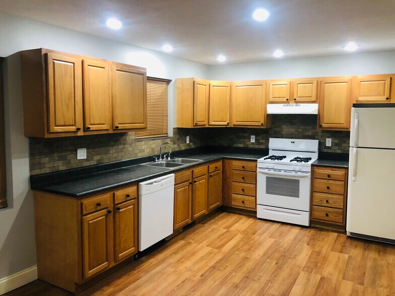 Kitchen - 1107 Chamberlain Ave