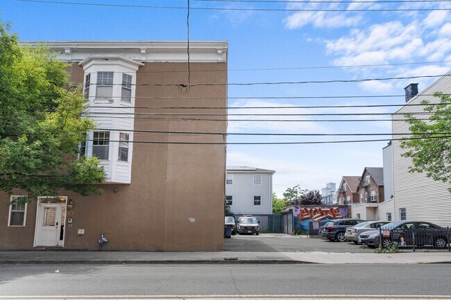 Building Photo - 95 Webster Ave