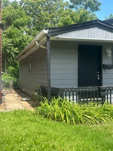 Building Photo - 4211 Ravenwood Ave